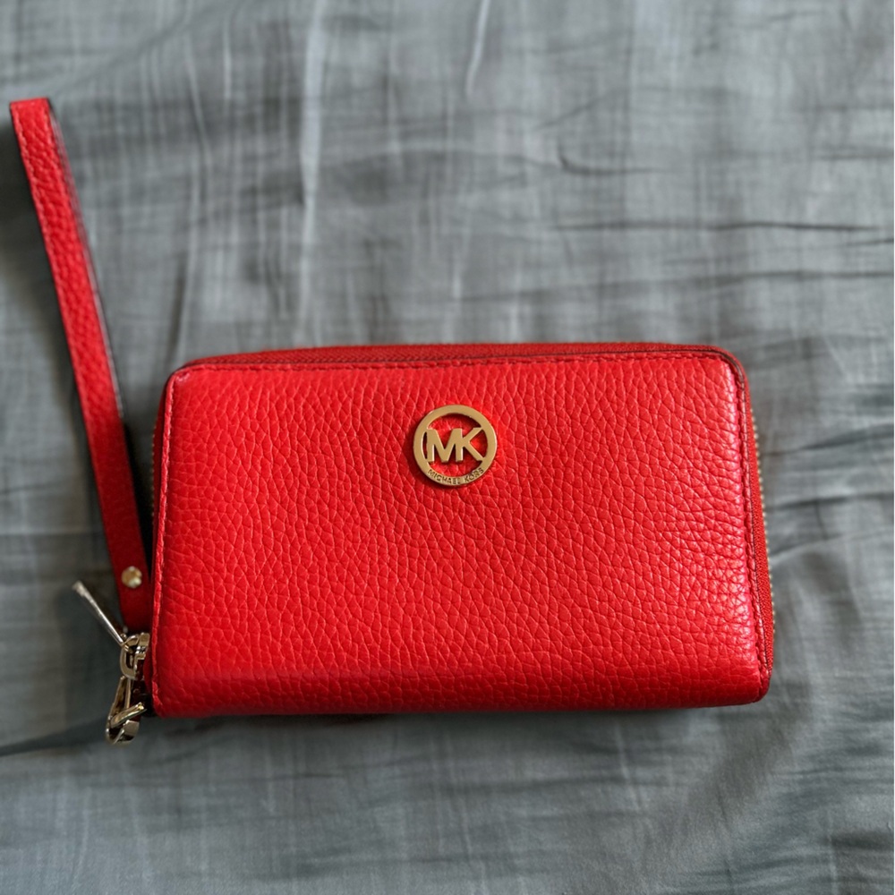 Michael kors red wrislet wallet. Like new.